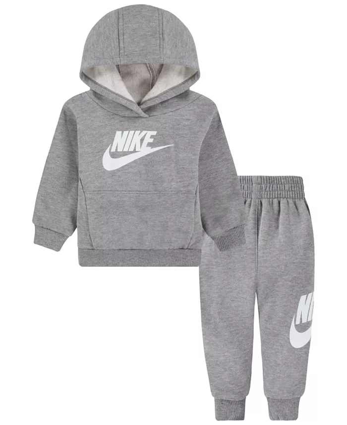 Детский комплект для мальчиков из двух предметов: худи и брюки Club Fleece Nike, серый
Детский комплект для мальчиков из двух предметов: худи и брюки Club Fleece Nike, серый