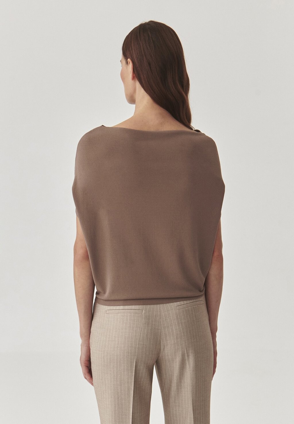 Футболка с принтом ATI TATUUM, бежевый
Футболка с принтом ATI TATUUM, бежевый