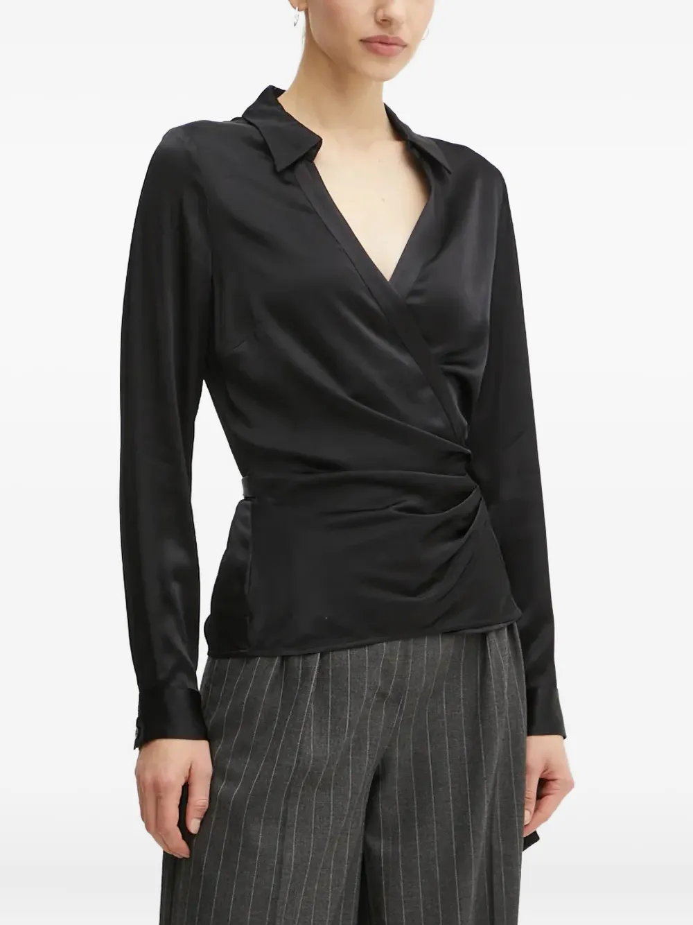 Блузка с запахом GUESS USA, черный
Блузка с запахом GUESS USA, черный