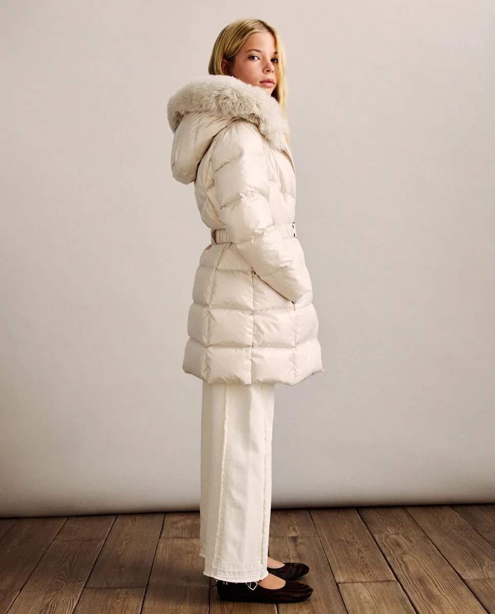 Детский пуховик с фантазийным перьевым декором Coconut El Corte Inglés, экрю
Детский пуховик с фантазийным перьевым декором Coconut El Corte Inglés, экрю