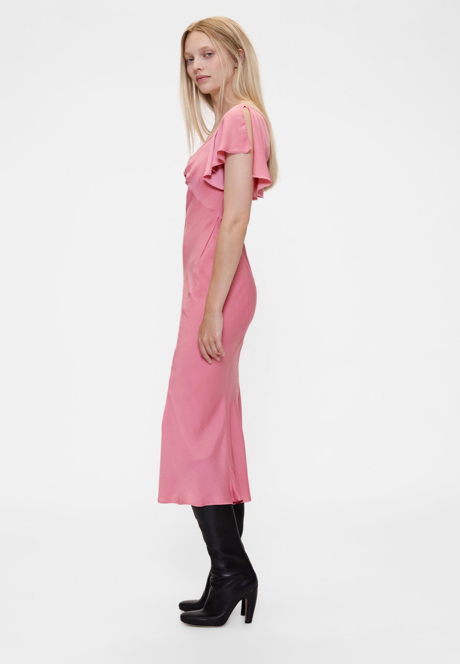 Платье GAP GAPSTUDIO SATIN MIDI DRESS, Elle Pink/Light Pink
Платье GAP GAPSTUDIO SATIN MIDI DRESS, Elle Pink/Light Pink