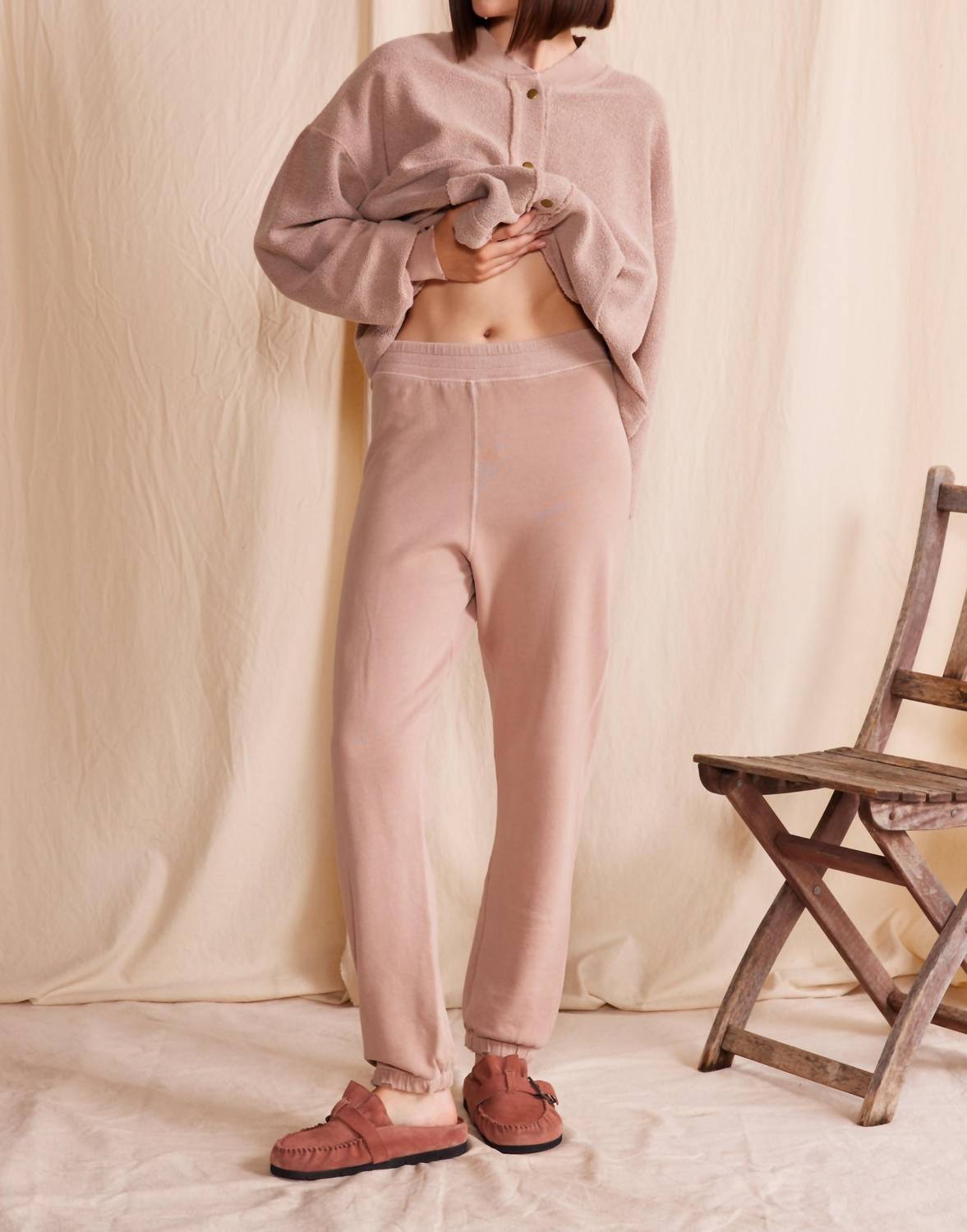 Эластичные спортивные брюки Essential в оттенке Desert Rose People of Leisure
Эластичные спортивные брюки Essential в оттенке Desert Rose People of Leisure