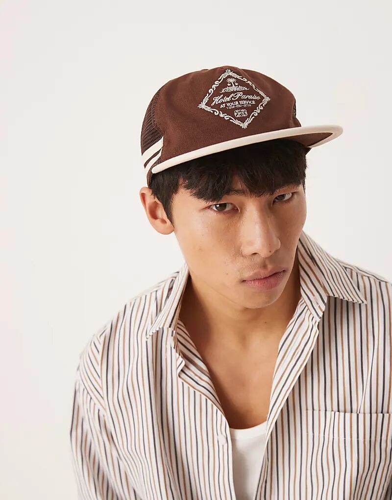 Кепка с графическим принтом отеля ASOS DESIGN коричневого цвета
Кепка с графическим принтом отеля ASOS DESIGN коричневого цвета