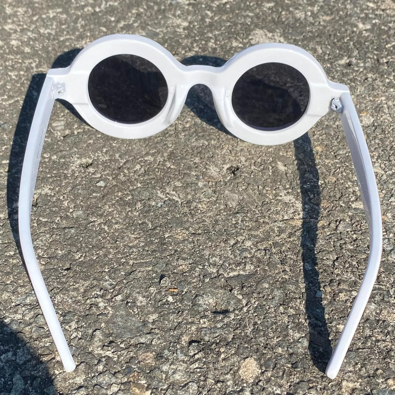 Винтажные круглые солнцезащитные очки с бриллиантами для женщин и мужчин, модные праздничные очки в стиле ретро с круглыми стразами mincl, 2pcs-black&white
Винтажные круглые солнцезащитные очки с бриллиантами для женщин и мужчин, модные праздничные очки в стиле ретро с круглыми стразами mincl, 2pcs-black&white