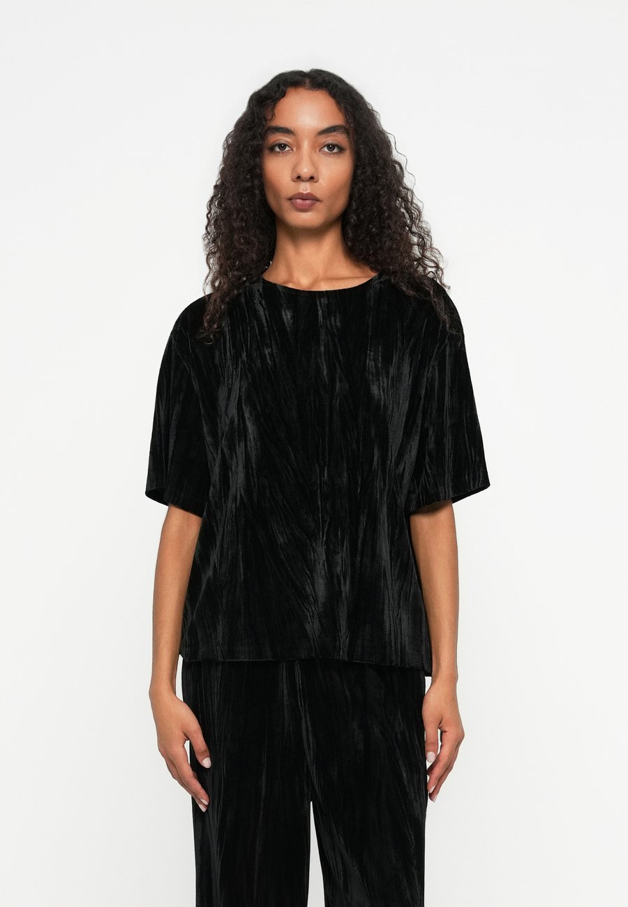 Блуза TOM TAILOR DENIM Blouse, Deep Black/Black
Блуза TOM TAILOR DENIM Blouse, Deep Black/Black