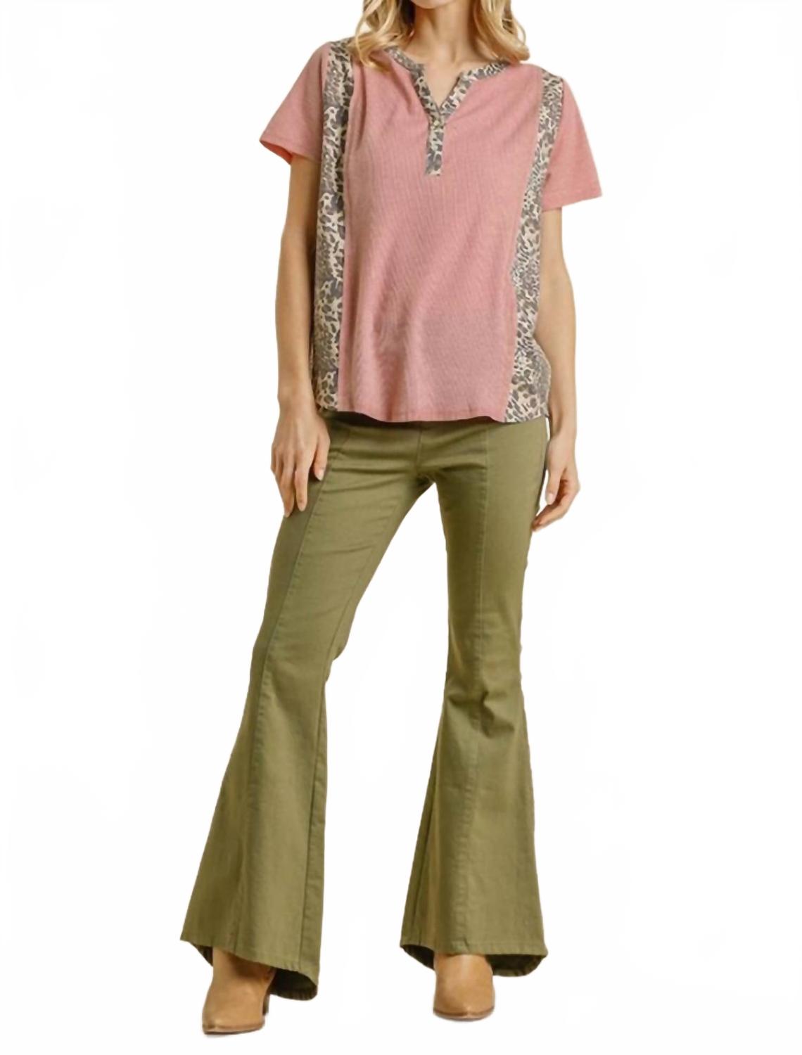 Леопардовый топ с вафельной вязкой в оттенке розовато-лилового Umgee 
Леопардовый топ с вафельной вязкой в оттенке розовато-лилового Umgee