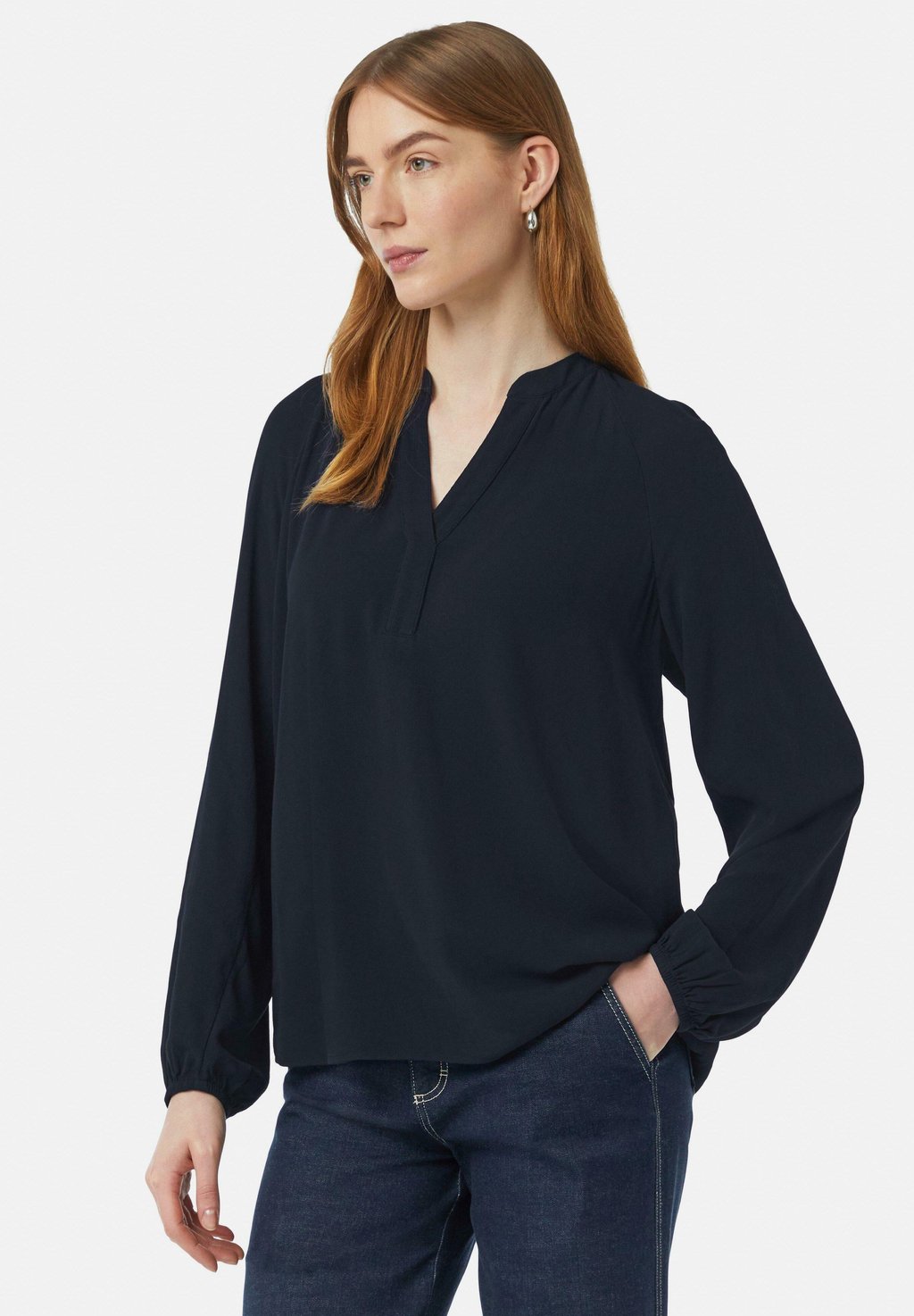 Блуза LEICHTE MIT RUNDHALSAUSSCHNITT UND SCHLITZ comma casual identity, темно-синий
Блуза LEICHTE MIT RUNDHALSAUSSCHNITT UND SCHLITZ comma casual identity, темно-синий