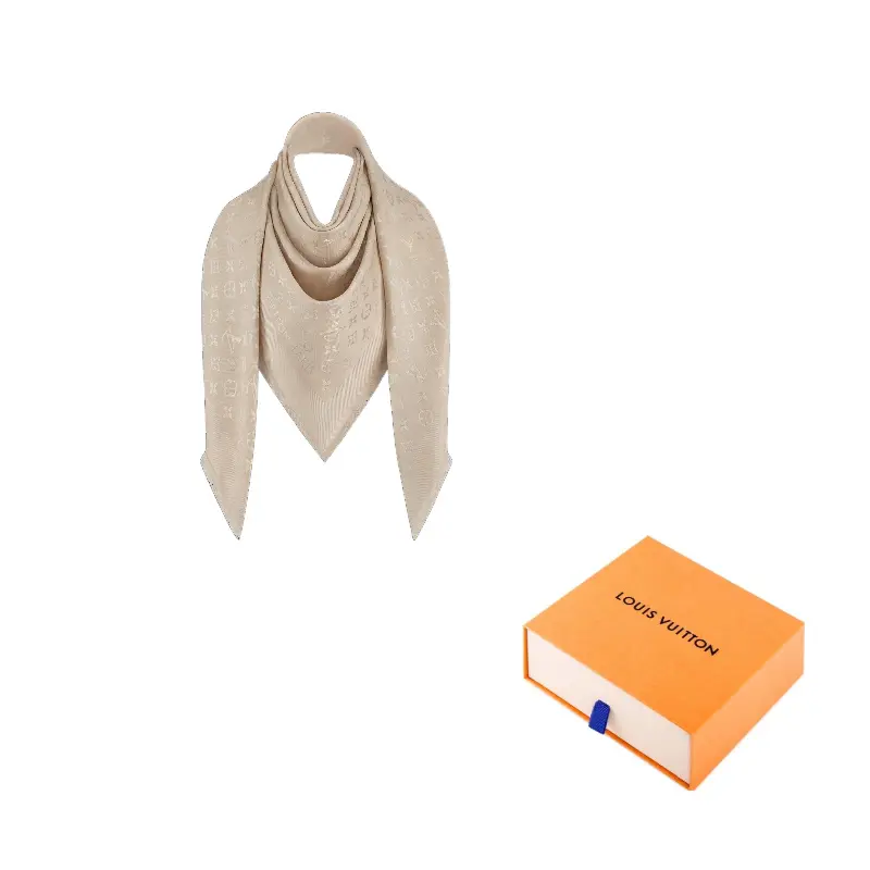Монограммная шаль LOUIS VUITTON
Монограммная шаль LOUIS VUITTON