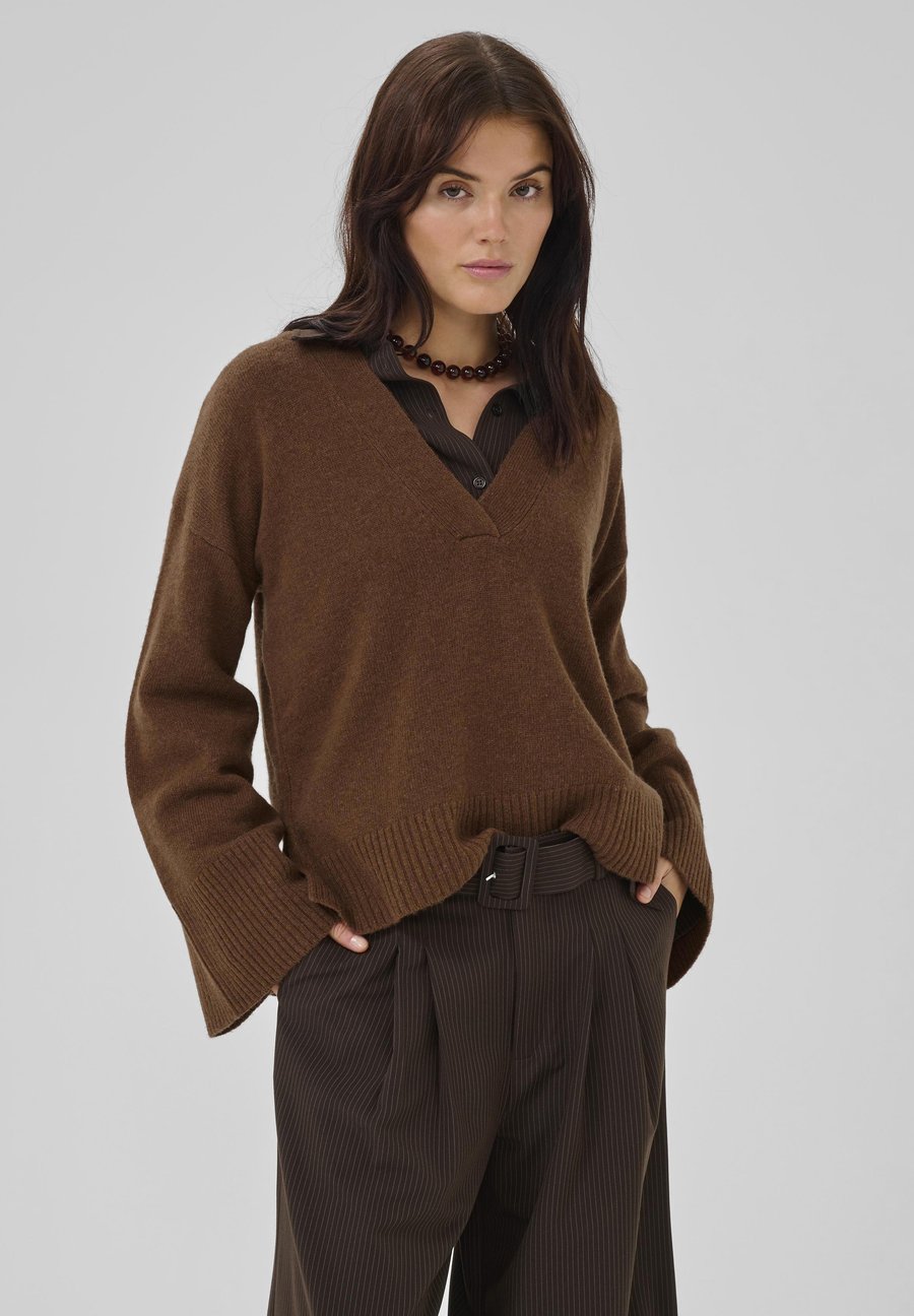 Джемпер My Essential Wardrobe HUXI V-NECK, Tobacco Brown/Brown
Джемпер My Essential Wardrobe HUXI V-NECK, Tobacco Brown/Brown