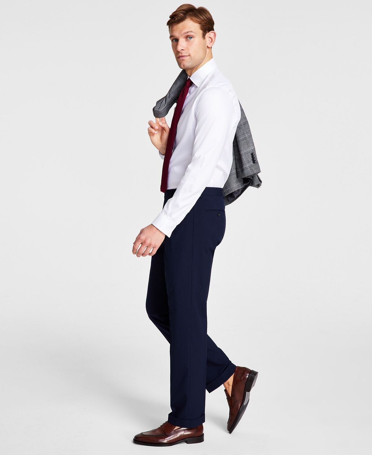 Мужские однотонные брюки классического кроя со складками Michael Kors
Мужские однотонные брюки классического кроя со складками Michael Kors