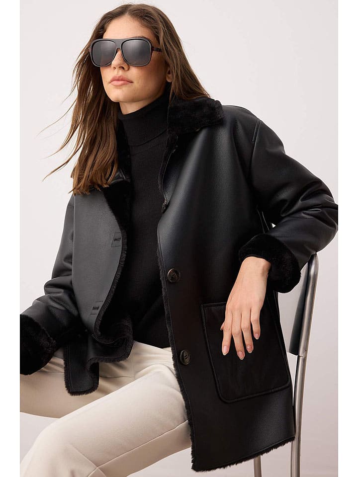 Trendyol Черная куртка из искусственной кожи
Trendyol Черная куртка из искусственной кожи