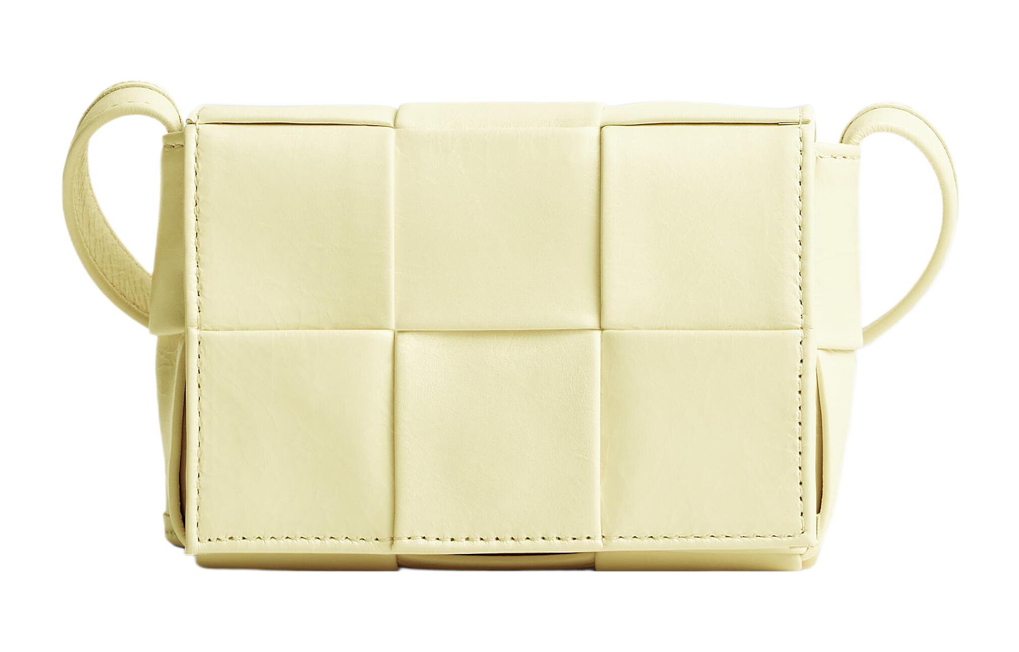 Вощёная кожа Маленькая квадратная сумка через плечо, мини-кроссбоди женская жёлтая Bottega Veneta
Вощёная кожа Маленькая квадратная сумка через плечо, мини-кроссбоди женская жёлтая Bottega Veneta