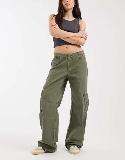 Свободные брюки карго цвета хаки Levi's Superlow
Свободные брюки карго цвета хаки Levi's Superlow