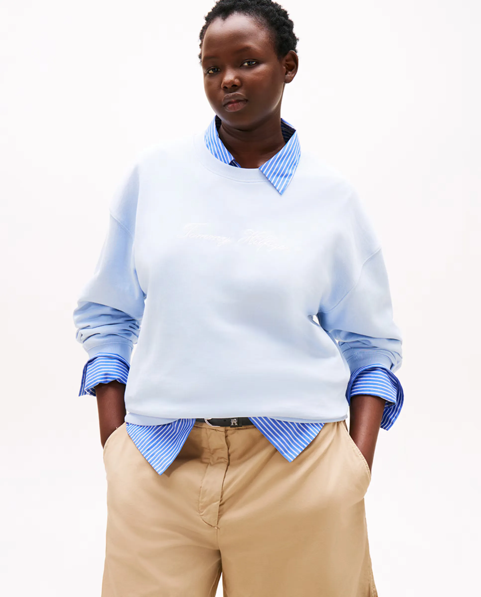 Женский свитшот с вышитым курсивным логотипом Tommy Hilfiger, синий
Женский свитшот с вышитым курсивным логотипом Tommy Hilfiger, синий