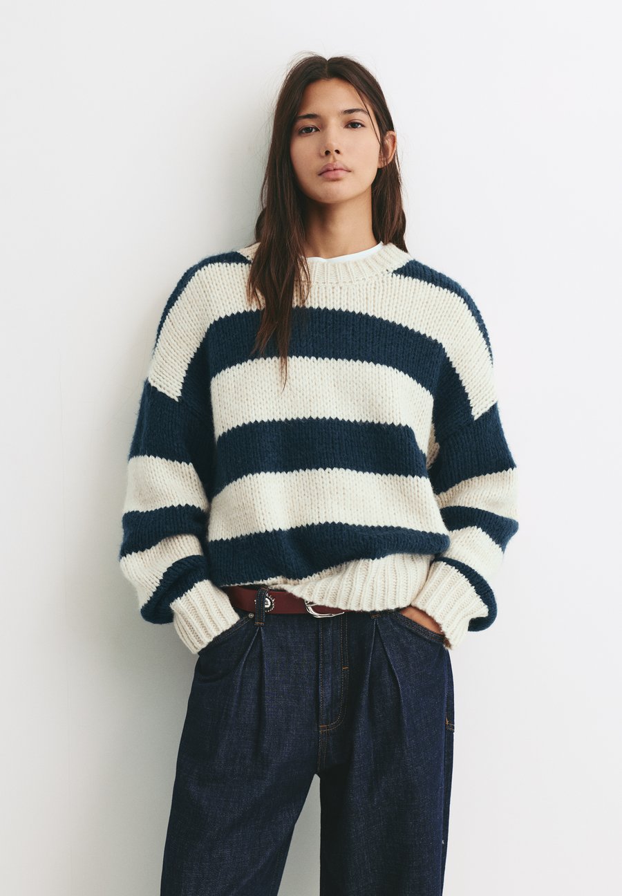 Джемпер PULL&BEAR Jumper, Dark Blue
Джемпер PULL&BEAR Jumper, Dark Blue