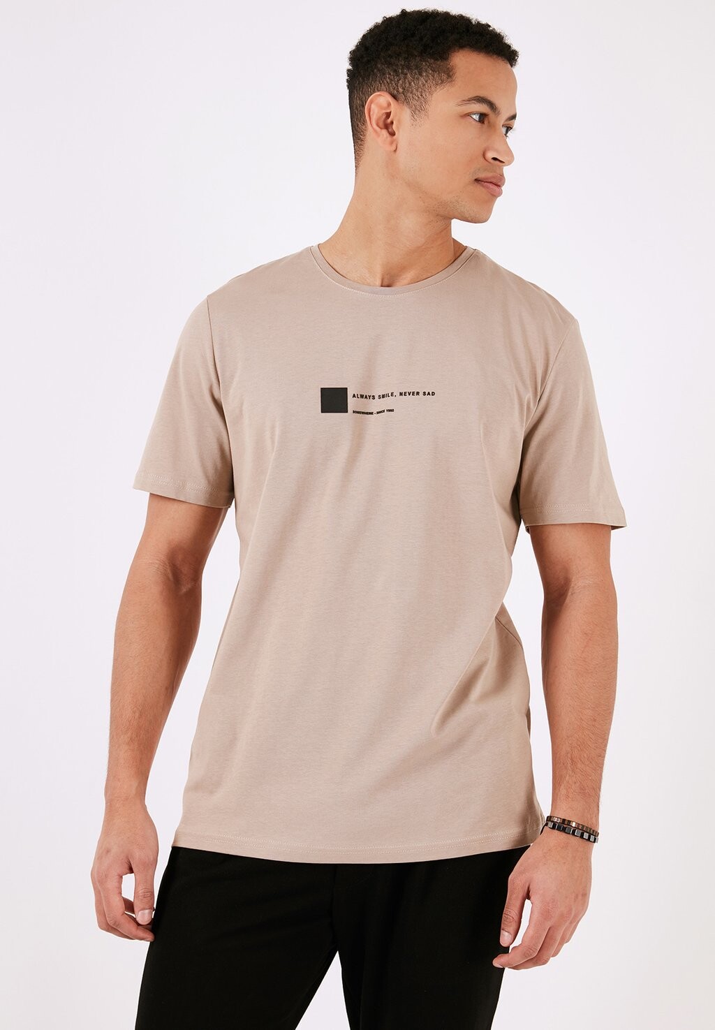 Футболка с принтом REGULAR FIT Buratti, светло-коричневый
Футболка с принтом REGULAR FIT Buratti, светло-коричневый