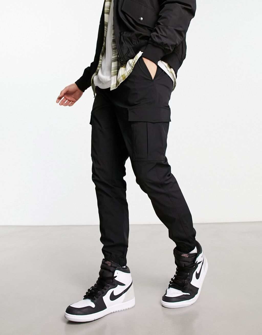 Черные брюки карго из полиэстера Jack & Jones Intelligence, Черный, Черные брюки карго из полиэстера Jack & Jones Intelligence
Черные брюки карго из полиэстера Jack & Jones Intelligence, Черный, Черные брюки карго из полиэстера Jack & Jones Intelligence