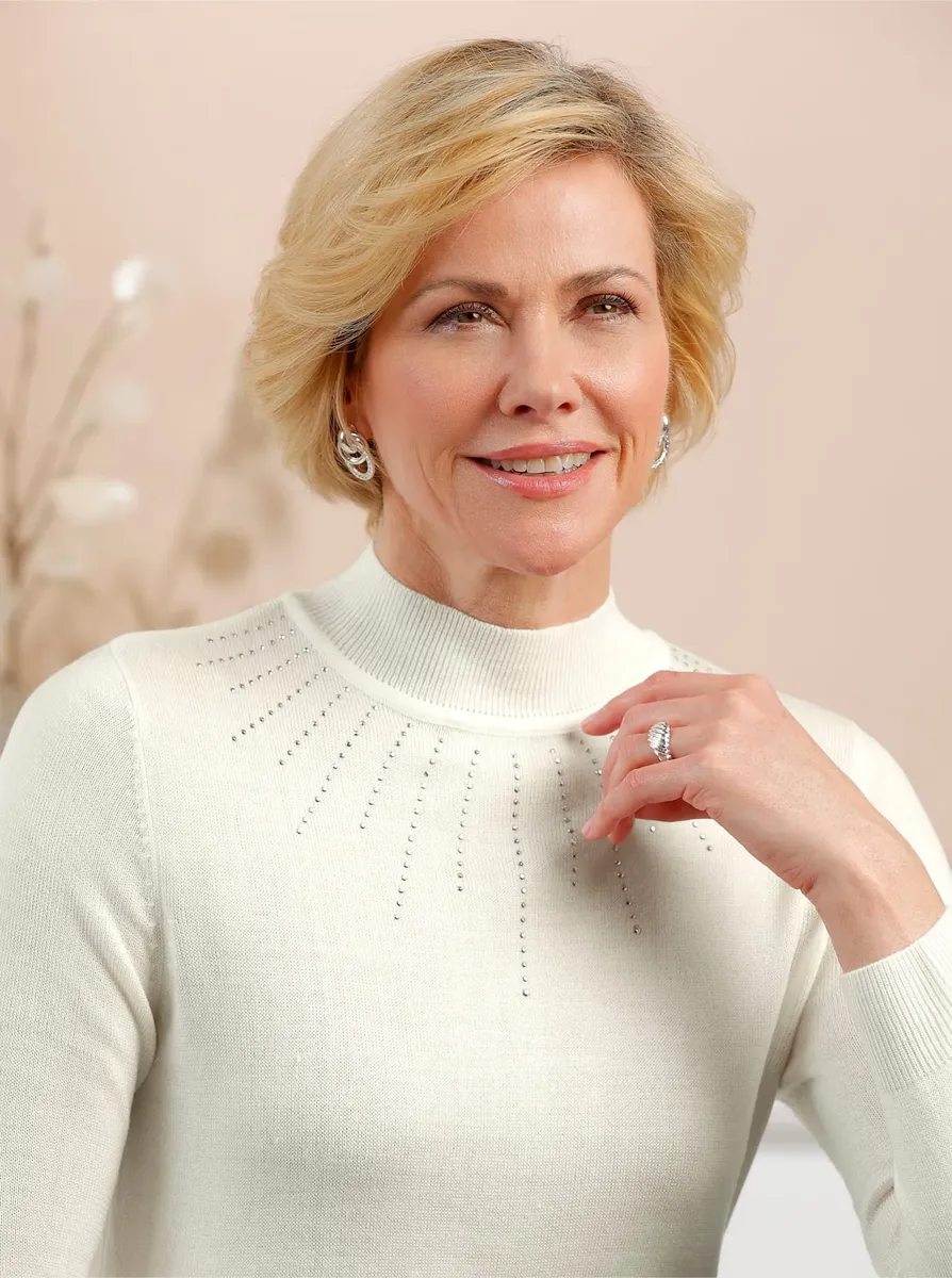 Классический свитер с воротником стойкой "Пуловер" Classic, цвет Ecru
Классический свитер с воротником стойкой "Пуловер" Classic, цвет Ecru