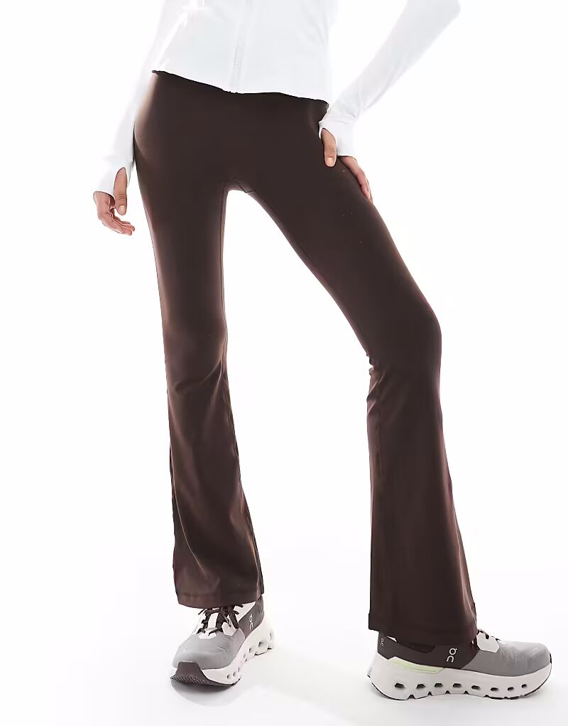 Леггинсы Agon Flared в цвете эспрессо
Леггинсы Agon Flared в цвете эспрессо