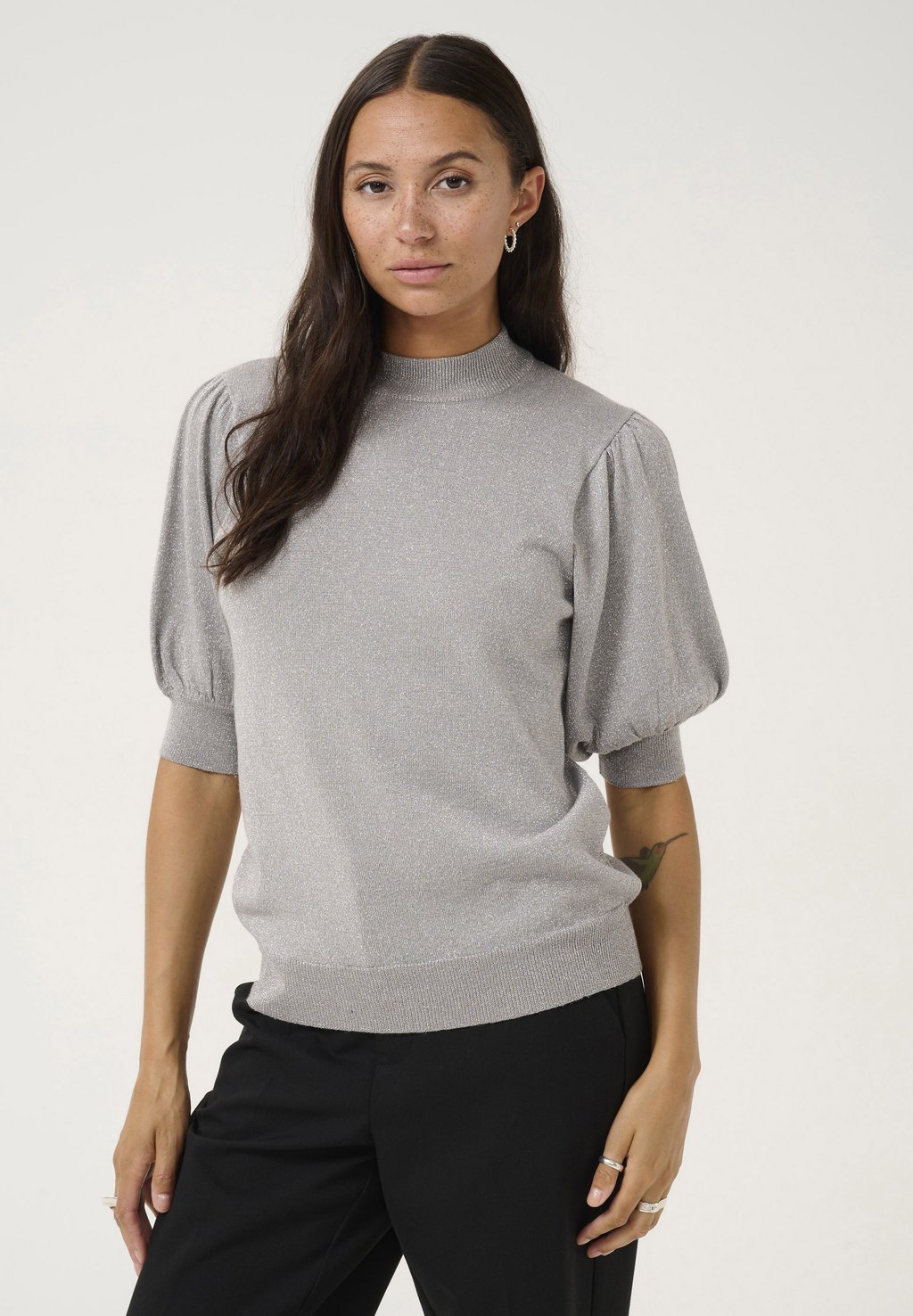 Базовая футболка KAREGINA Kaffe, металлик серый
Базовая футболка KAREGINA Kaffe, металлик серый