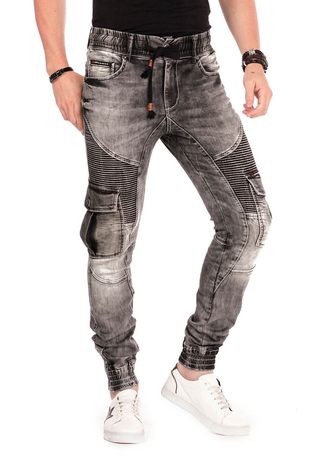 Джинсы с эластичными манжетами по подолу CIPO & BAXX, черный
Джинсы с эластичными манжетами по подолу CIPO & BAXX, черный