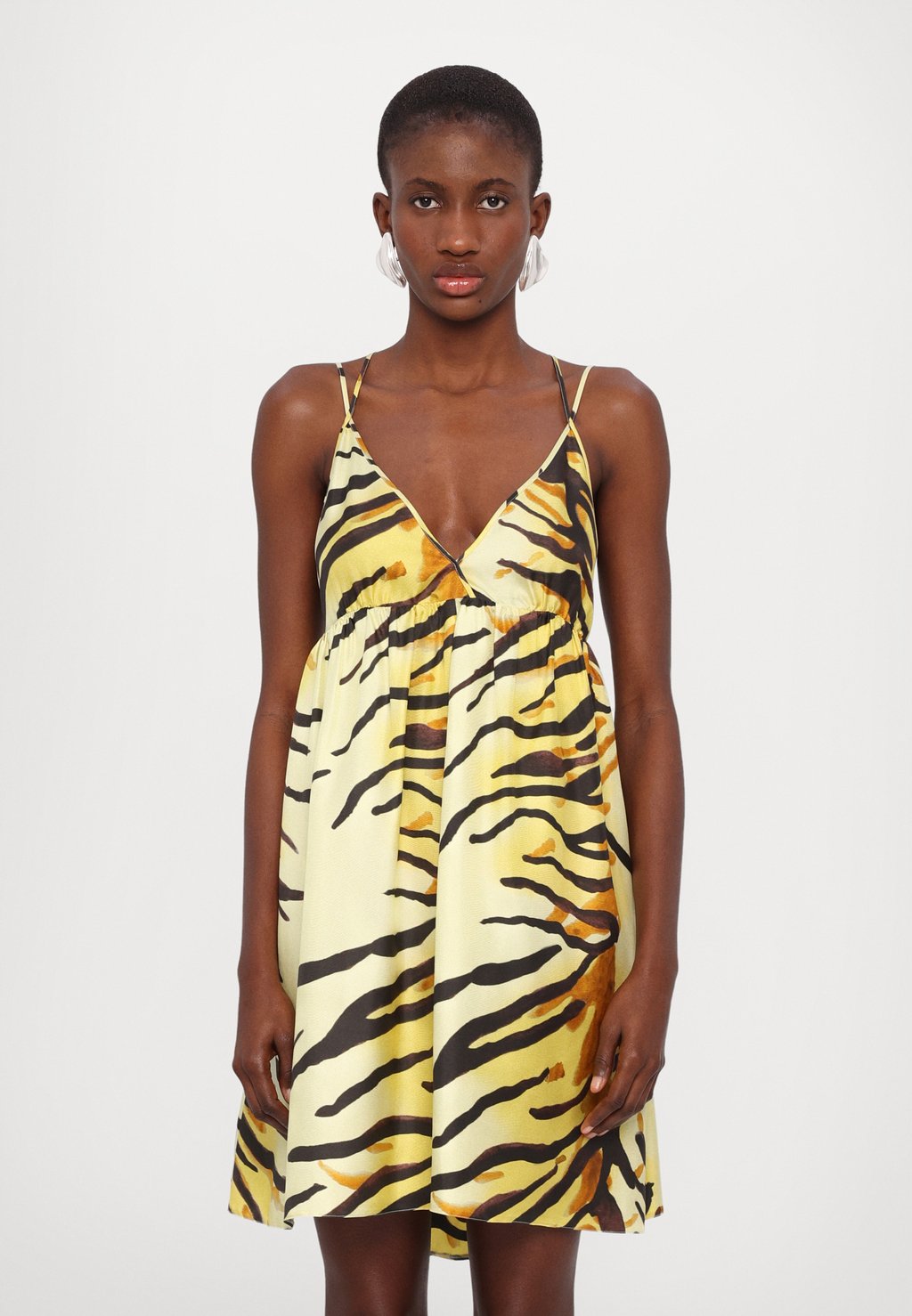 Повседневное платье CEIL Nanushka, желтый
Повседневное платье CEIL Nanushka, желтый