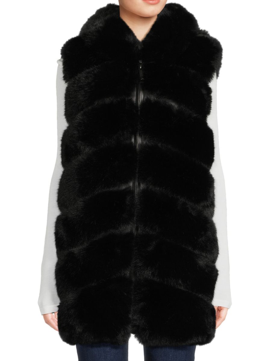 Удлиненный жилет с капюшоном из искусственного меха с шевронным узором BELLE FARE, черный 
Удлиненный жилет с капюшоном из искусственного меха с шевронным узором BELLE FARE, черный