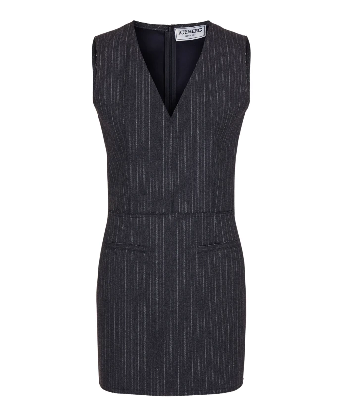 Роскошное платье Iceberg, серый
Роскошное платье Iceberg, серый