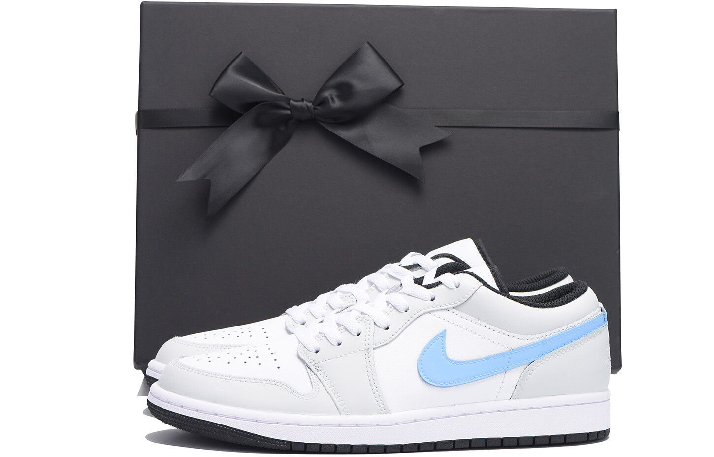 Кроссовки Air Jordan 1 Vintage Basketball Shoes Men Low-top Grey/Blue/Black/White, светло-серый
Кроссовки Air Jordan 1 Vintage Basketball Shoes Men Low-top Grey/Blue/Black/White, светло-серый