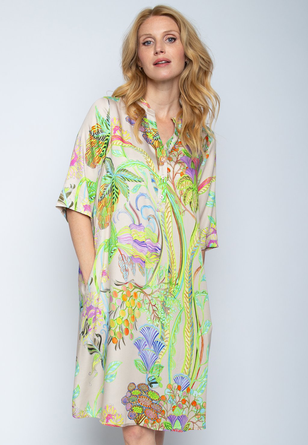 Платье-рубашка Emily van den Bergh, зеленый
Платье-рубашка Emily van den Bergh, зеленый