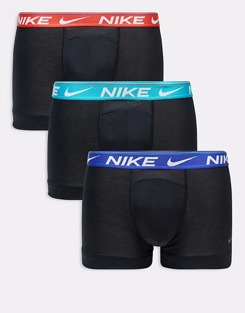 Комплект из 3 трусов-боксеров Nike Dri-Fit Ultra Comfort черного цвета с контрастными поясами 
Комплект из 3 трусов-боксеров Nike Dri-Fit Ultra Comfort черного цвета с контрастными поясами
