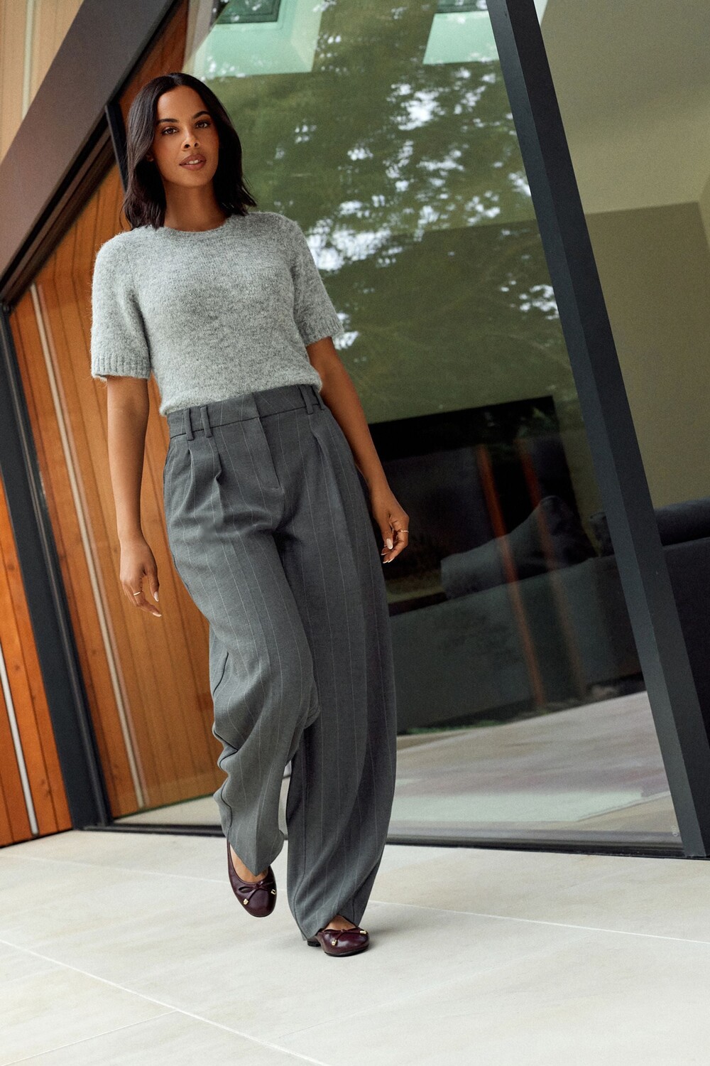 Прямые брюки в тонкую полоску Next, серый 
Прямые брюки в тонкую полоску Next, серый