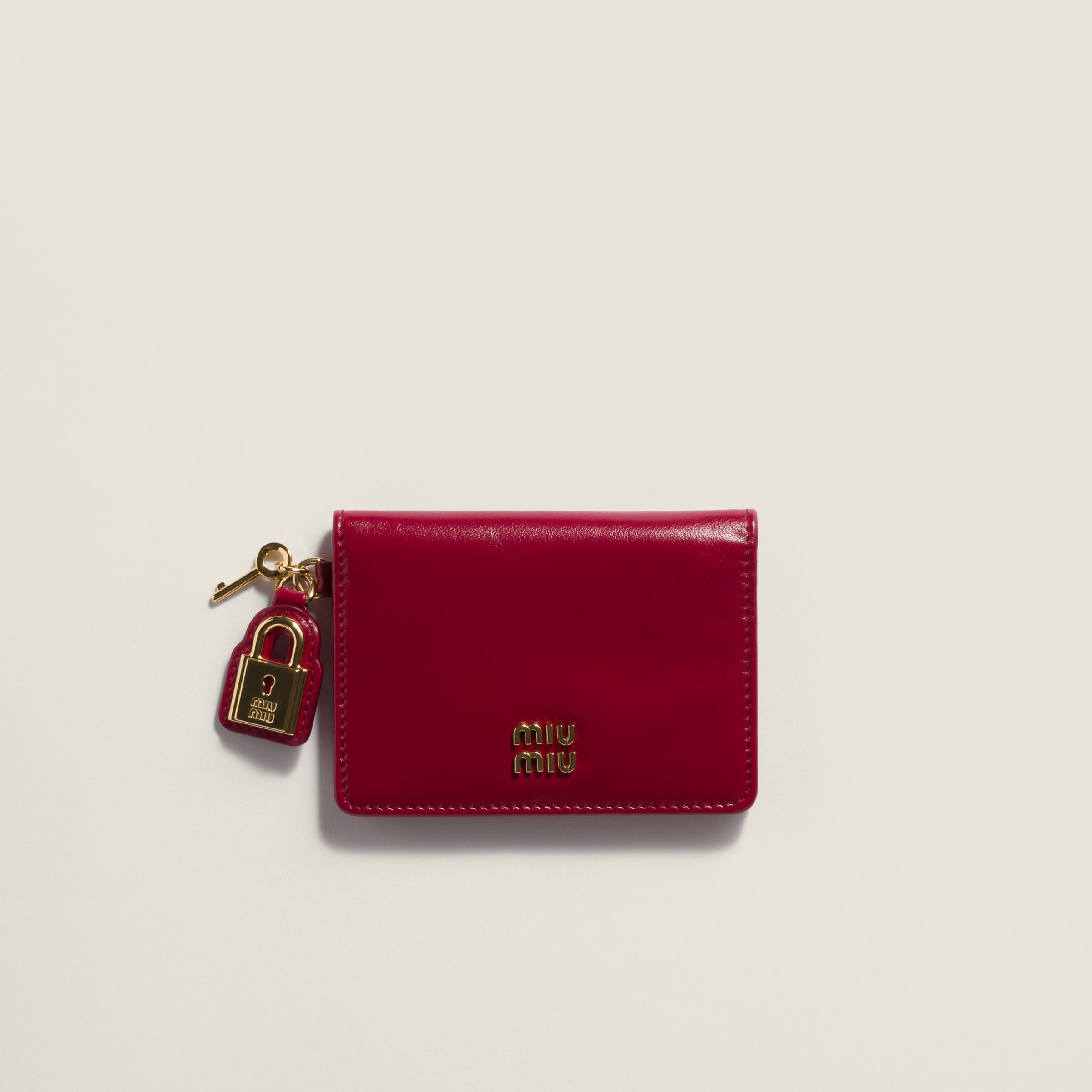 Кожаный держатель для карт MIU MIU, ярко-красный
Кожаный держатель для карт MIU MIU, ярко-красный
