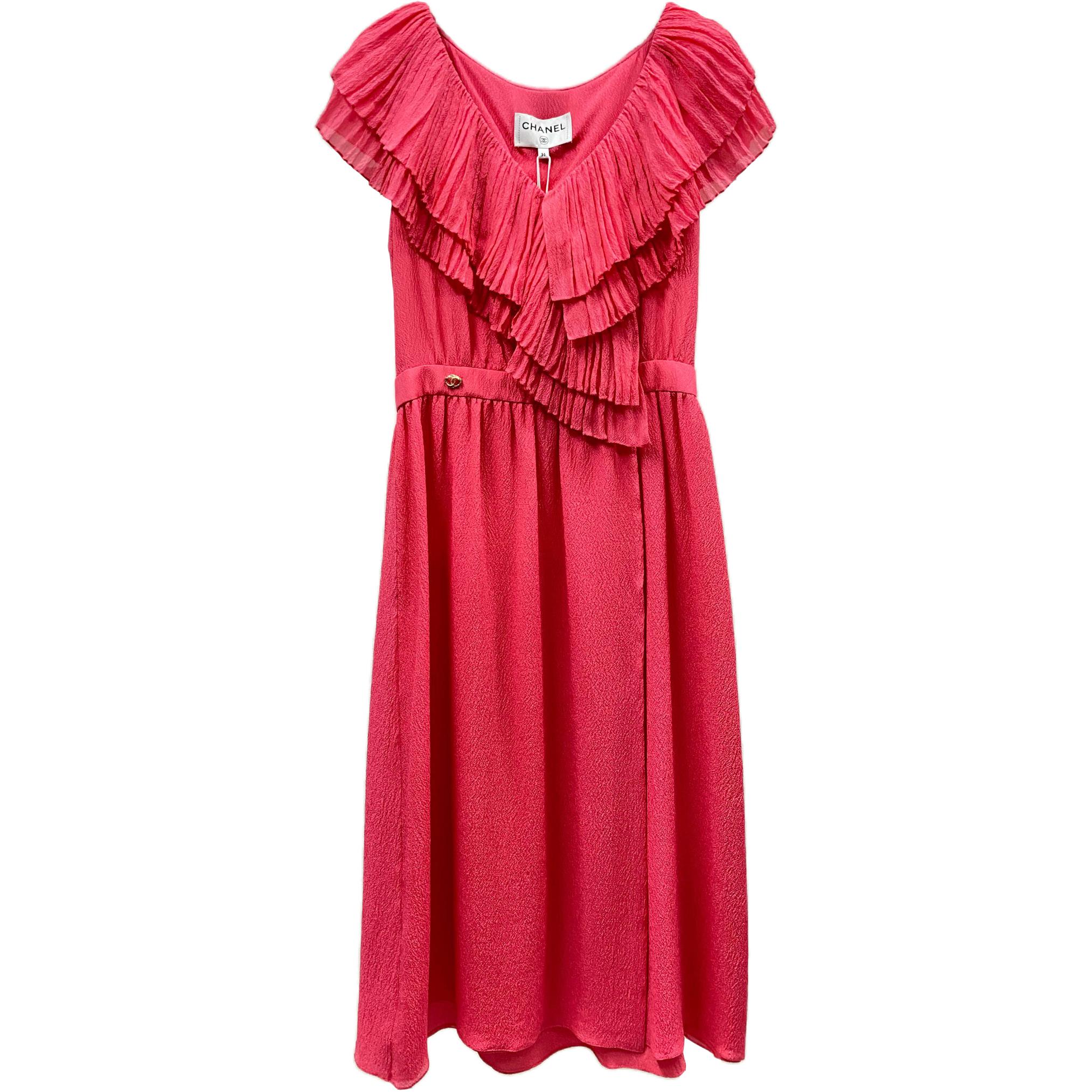 CHANEL Женское красное платье 21C с короткими рукавами
CHANEL Женское красное платье 21C с короткими рукавами