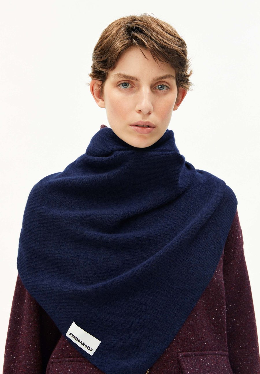 Шарф ARMEDANGELS BRYANAA TRIANGLE, Tinted Navy/Dark Blue
Шарф ARMEDANGELS BRYANAA TRIANGLE, Tinted Navy/Dark Blue