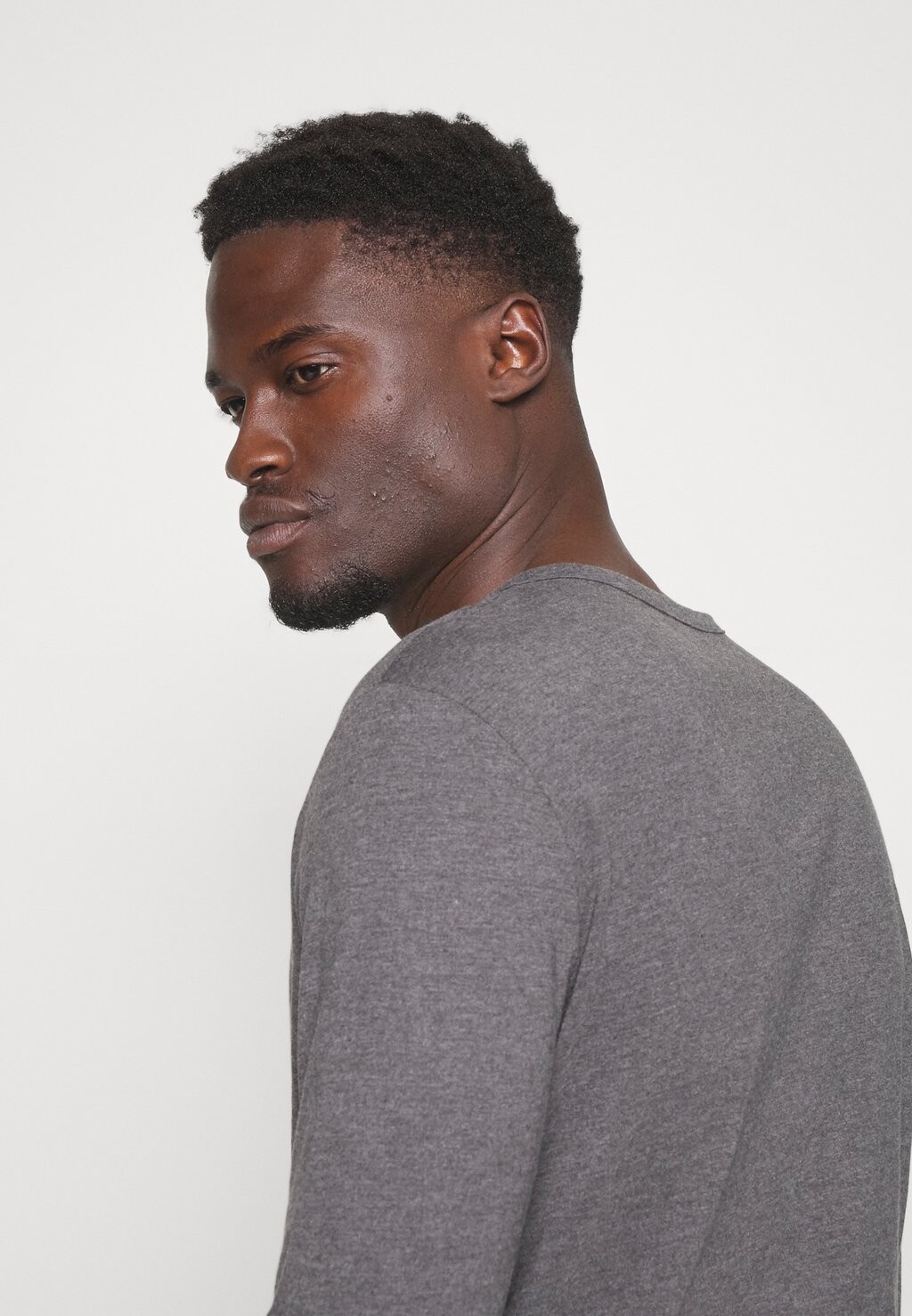 Топ с длинным рукавом Pier One, антрацит
Топ с длинным рукавом Pier One, антрацит