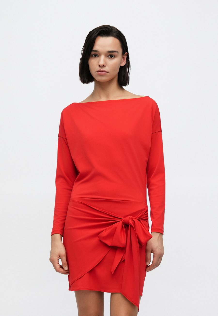 Платье Abercrombie & Fitch DRAPED MINI DRESS, Red
Платье Abercrombie & Fitch DRAPED MINI DRESS, Red