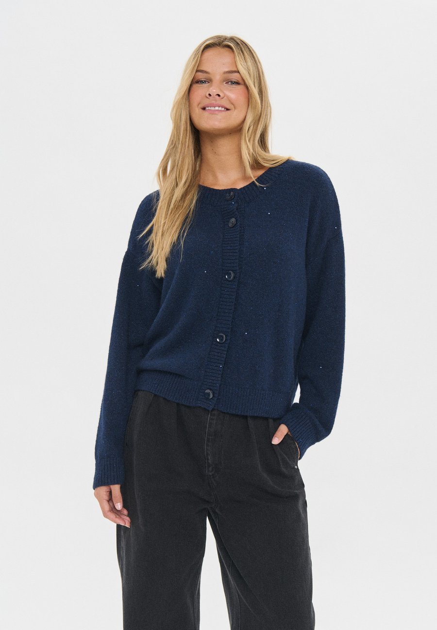 Кардиган Saint Tropez NOVA, Night Sky/Dark-Blue Denim
Кардиган Saint Tropez NOVA, Night Sky/Dark-Blue Denim