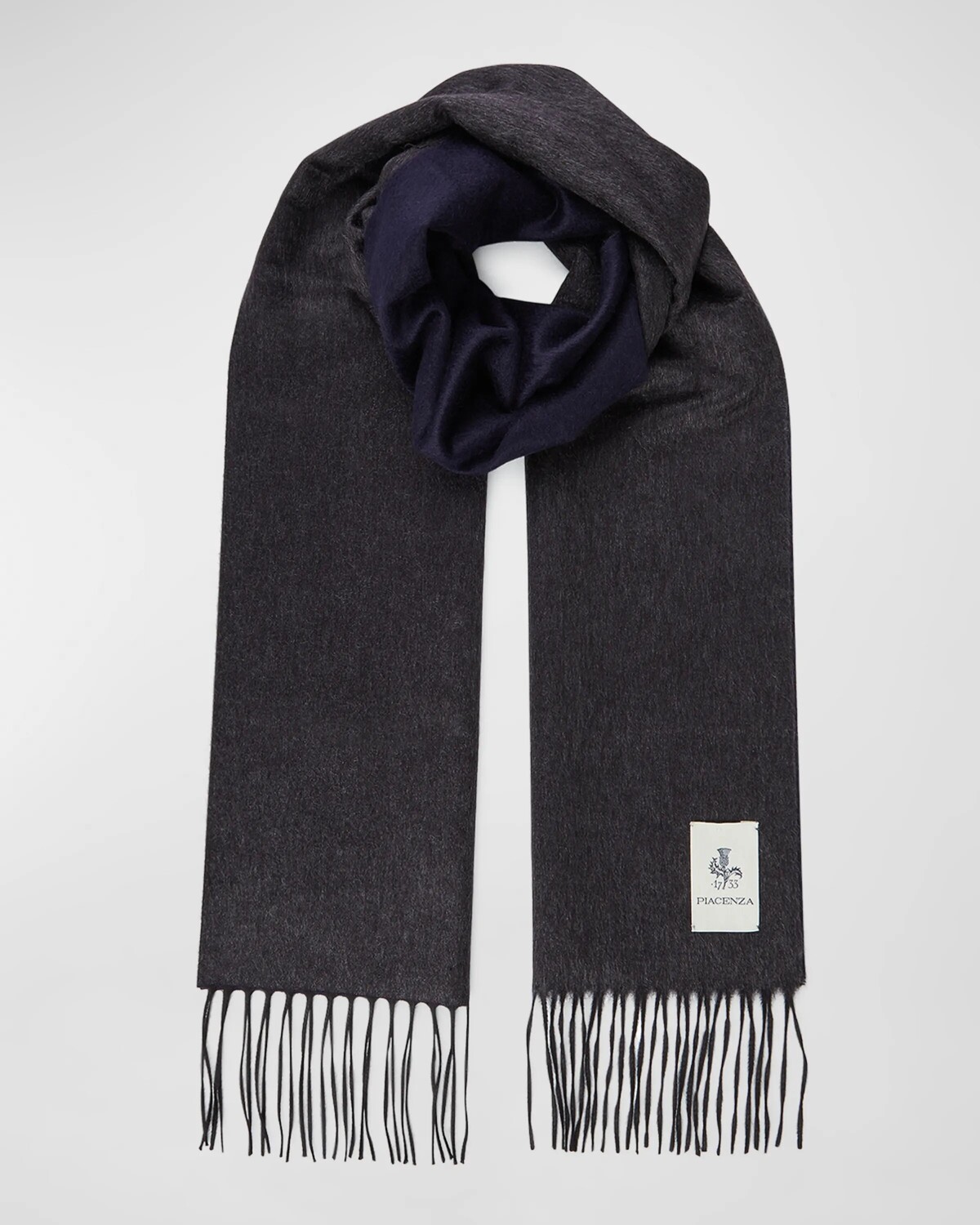 Мужской двухцветный шарф из кашемира и шелка Piacenza, цвет Charcoal Navy
Мужской двухцветный шарф из кашемира и шелка Piacenza, цвет Charcoal Navy