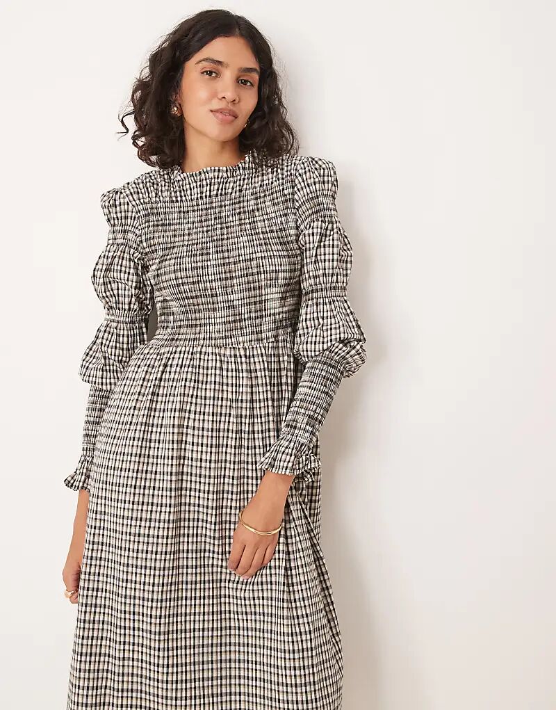 Платье миди YAS с длинными рукавами и сборками в бежевую клетку
Платье миди YAS с длинными рукавами и сборками в бежевую клетку