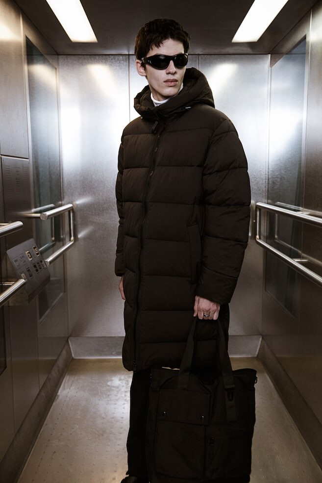 Длинный пуховик H&M, черный
Длинный пуховик H&M, черный