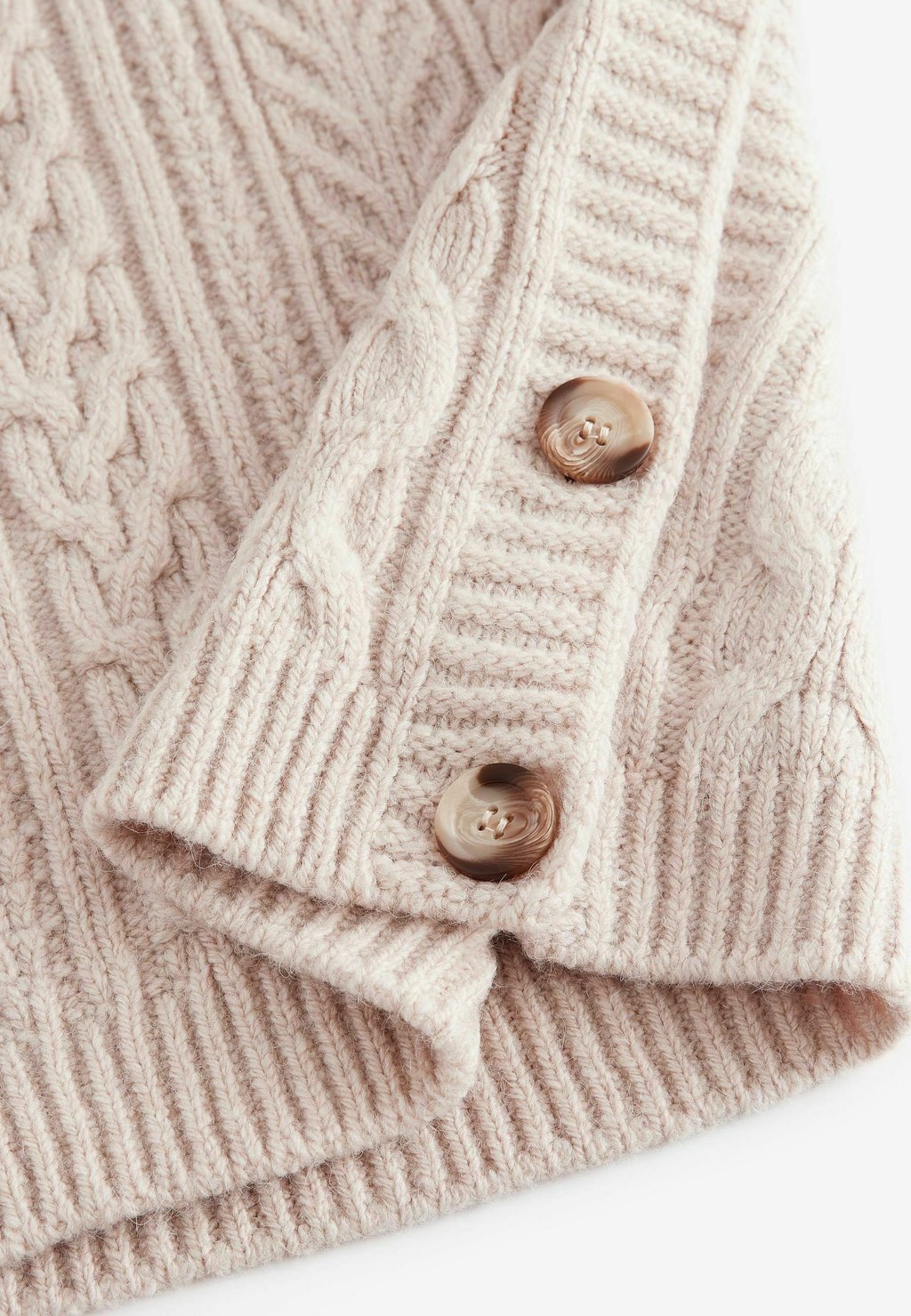 Джемпер CABLE BUTTON SIDE TANK REGULAR FIT Next, бежевый
Джемпер CABLE BUTTON SIDE TANK REGULAR FIT Next, бежевый