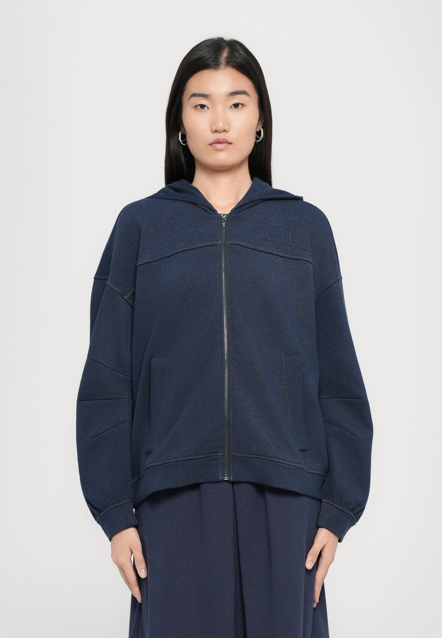 Толстовка MM by MaxMara YALE, Blu Marino/Dark Blue
Толстовка MM by MaxMara YALE, Blu Marino/Dark Blue
