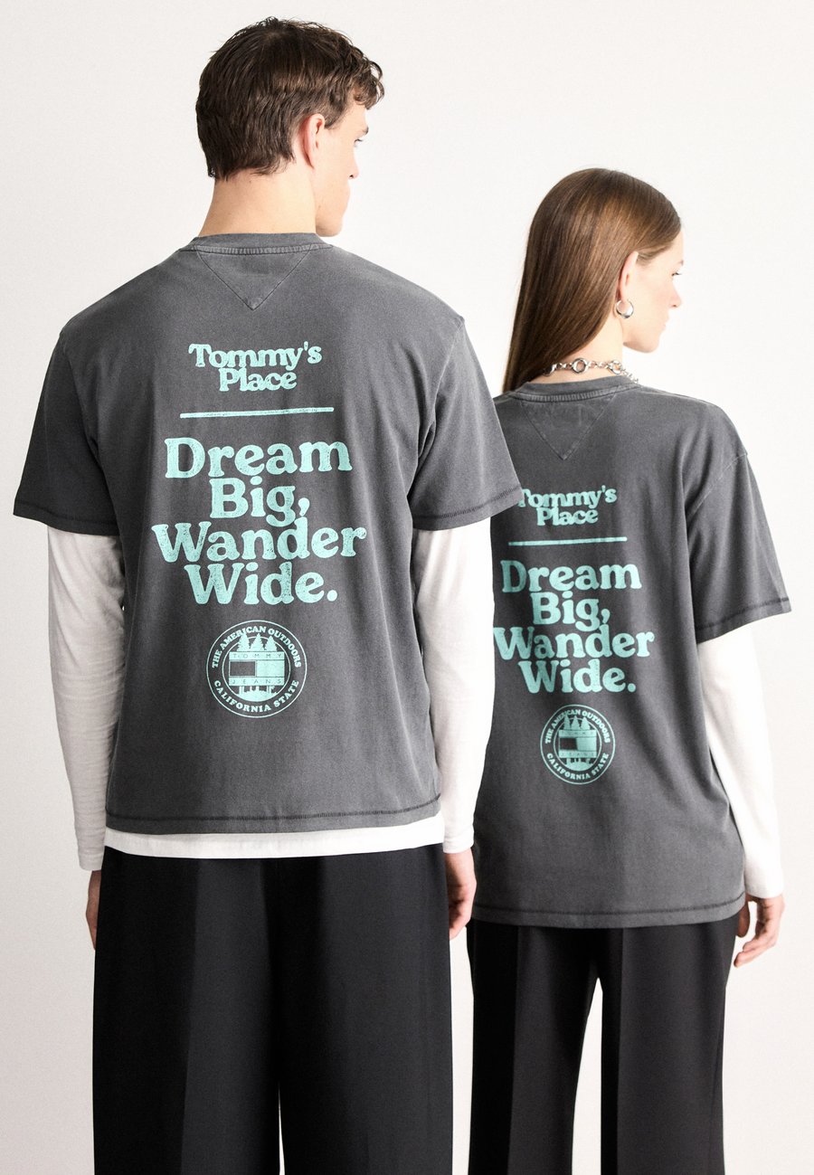 Футболка Tommy Jeans OUTDOOR TEE UNISEX, Black, Черный, Футболка Tommy Jeans OUTDOOR TEE UNISEX, Black
Футболка Tommy Jeans OUTDOOR TEE UNISEX, Black, Черный, Футболка Tommy Jeans OUTDOOR TEE UNISEX, Black