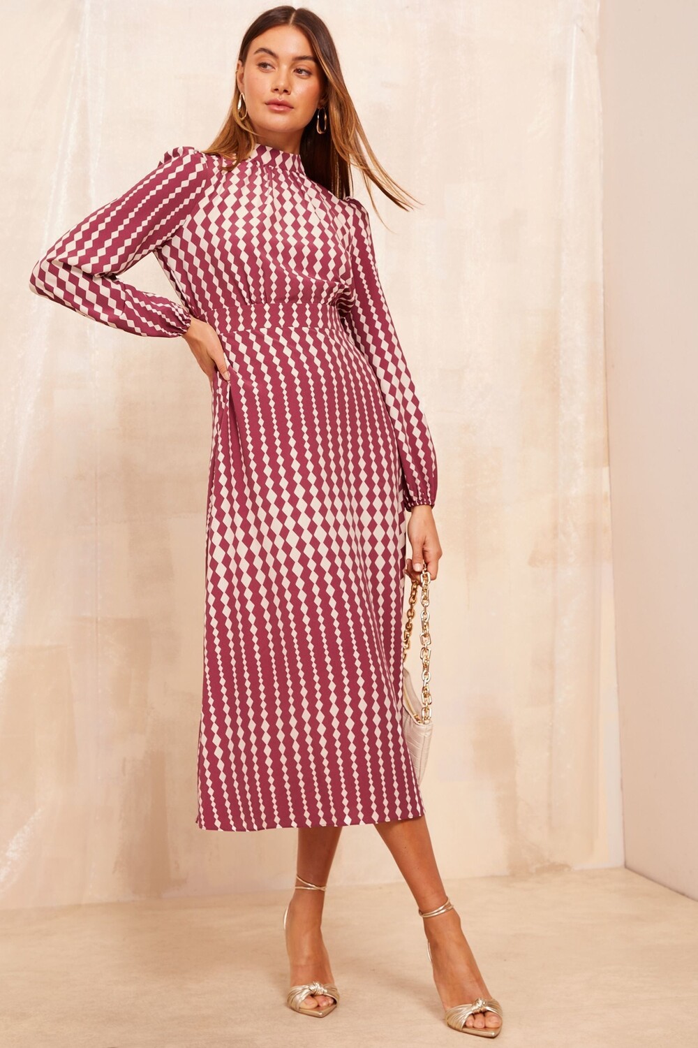 Платье миди с высоким воротом, длинными рукавами и отделкой бантом Friends Like These, красный
Платье миди с высоким воротом, длинными рукавами и отделкой бантом Friends Like These, красный