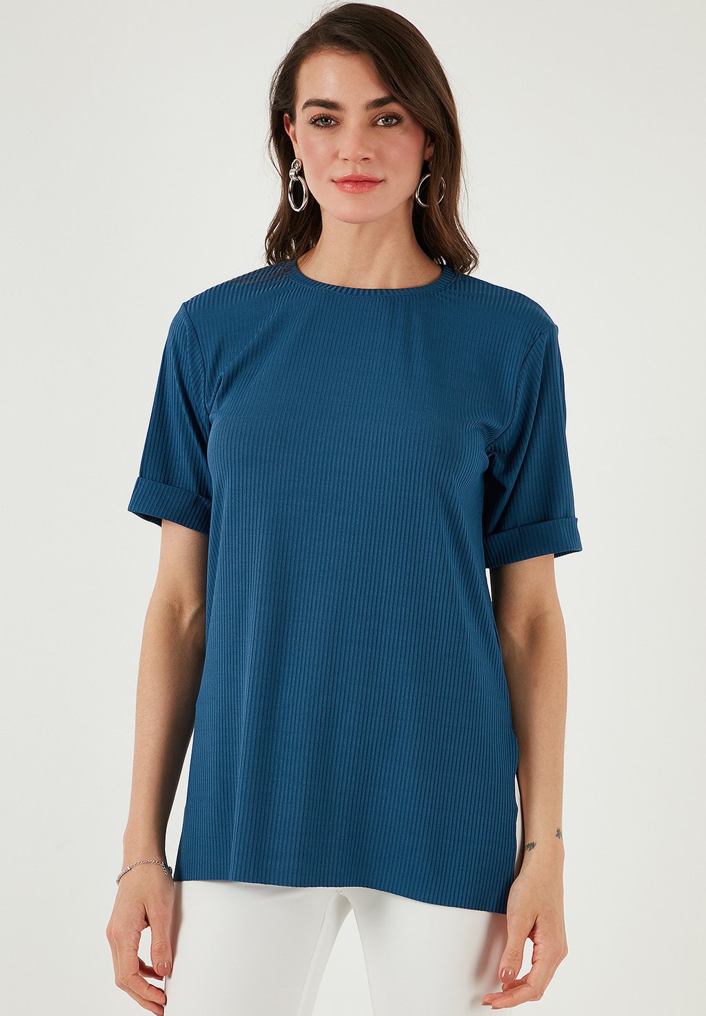 Базовая футболка LOOSE FIT LELA, синий
Базовая футболка LOOSE FIT LELA, синий