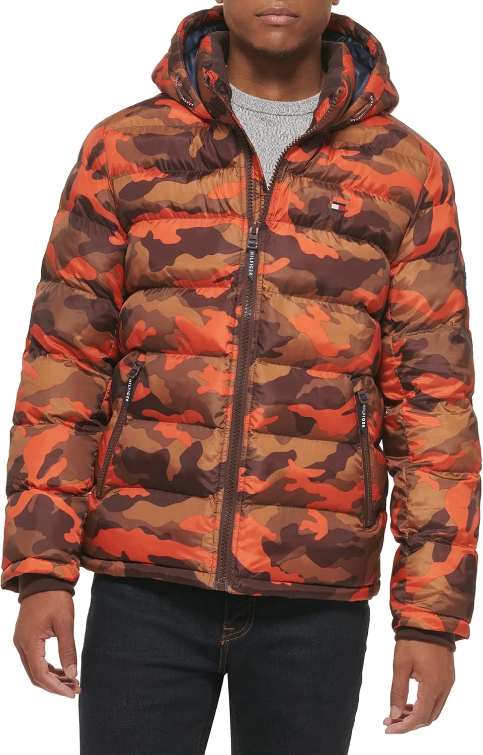 Мужская стеганая куртка с капюшоном Tommy Hilfiger (стандартная и для больших и высоких), Orange Camo
Мужская стеганая куртка с капюшоном Tommy Hilfiger (стандартная и для больших и высоких), Orange Camo