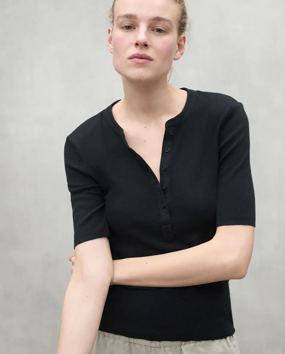 Женская футболка с короткими рукавами и круглым вырезом на пуговицах Ecoalf, черный
Женская футболка с короткими рукавами и круглым вырезом на пуговицах Ecoalf, черный