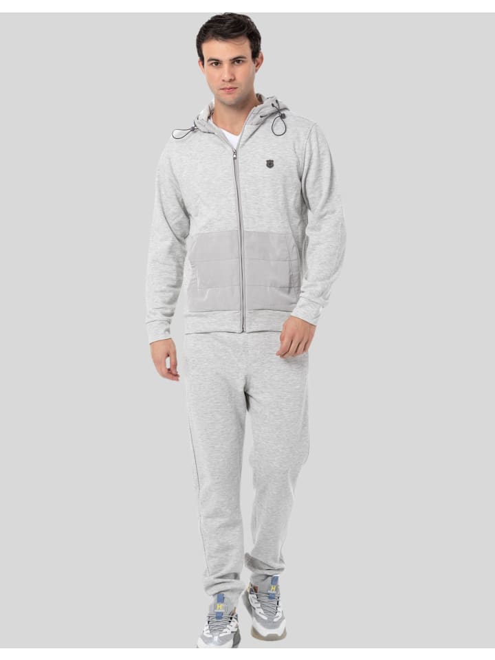 Cipo & Baxx Спортивный костюм светло-серого цвета
Cipo & Baxx Спортивный костюм светло-серого цвета