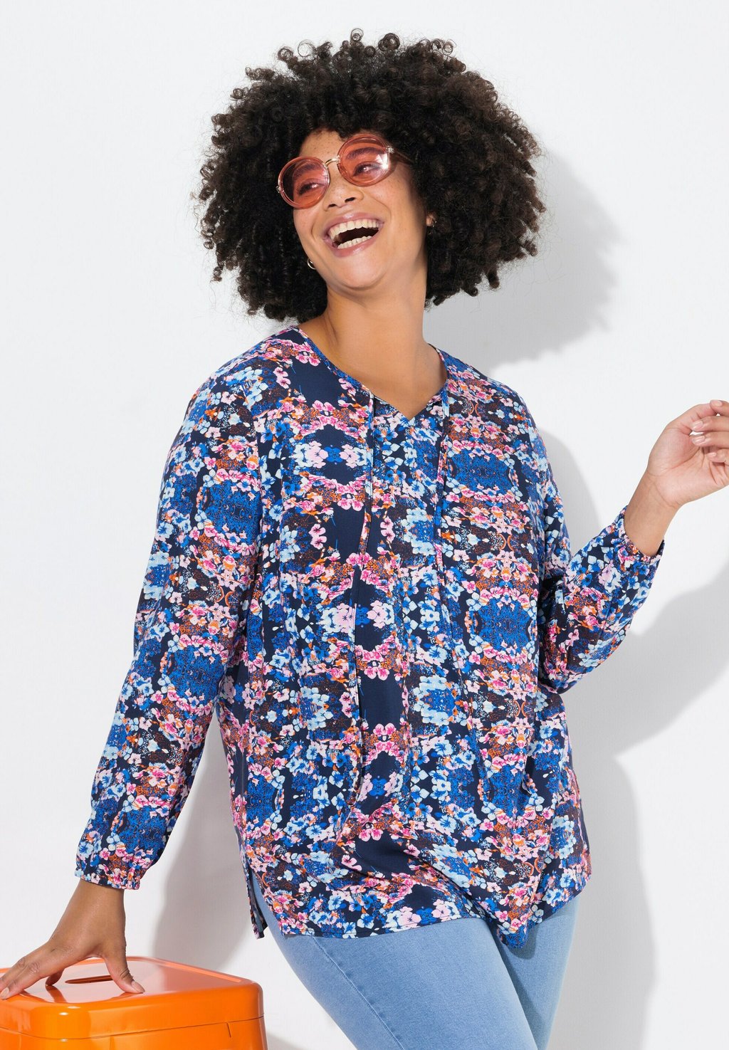 Туника ALLOVERDRUCK LANGARM Angel of Style, темно-синий
Туника ALLOVERDRUCK LANGARM Angel of Style, темно-синий